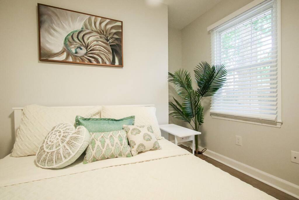 Apartment The Pooler Playhouse Game And 6 Bedrooms