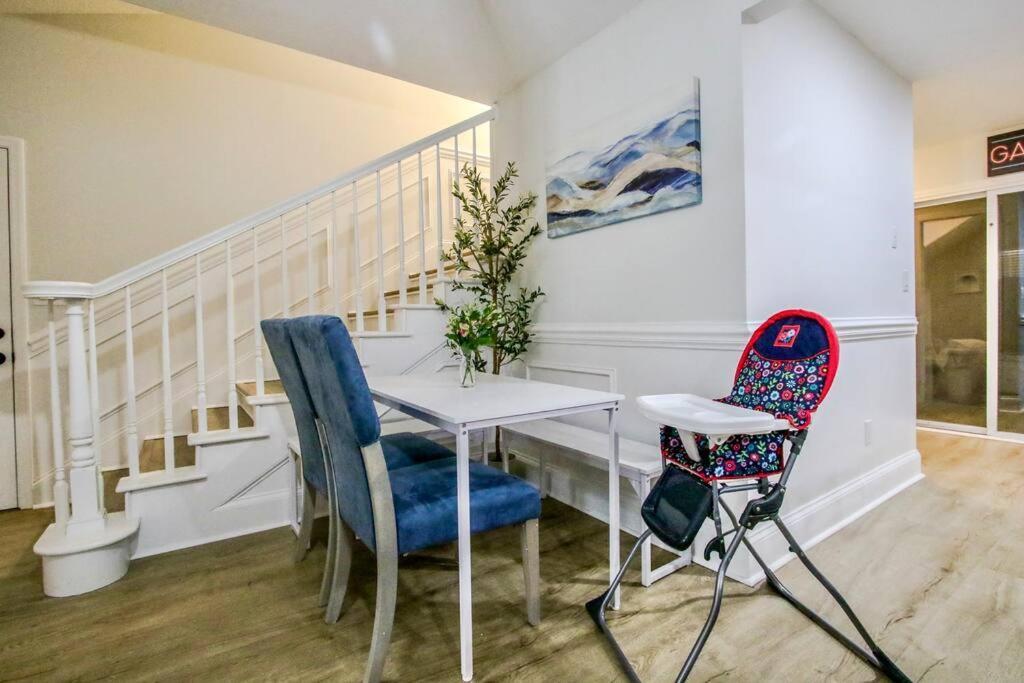 Apartment The Pooler Playhouse Game And 6 Bedrooms *