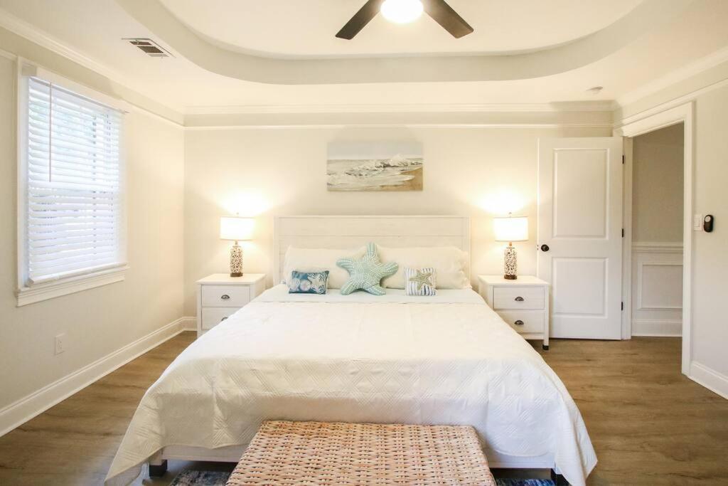The Pooler Playhouse Game And 6 Bedrooms Apartmán